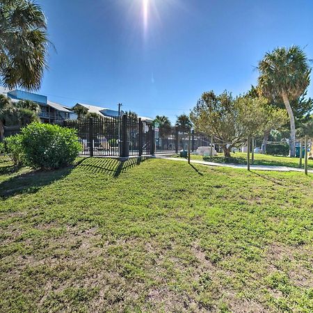 Beachfront Cedar Key Retreat With Pool Access! ภายนอก รูปภาพ