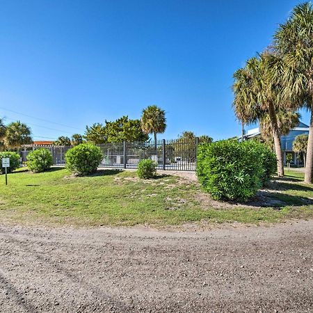 Beachfront Cedar Key Retreat With Pool Access! ภายนอก รูปภาพ
