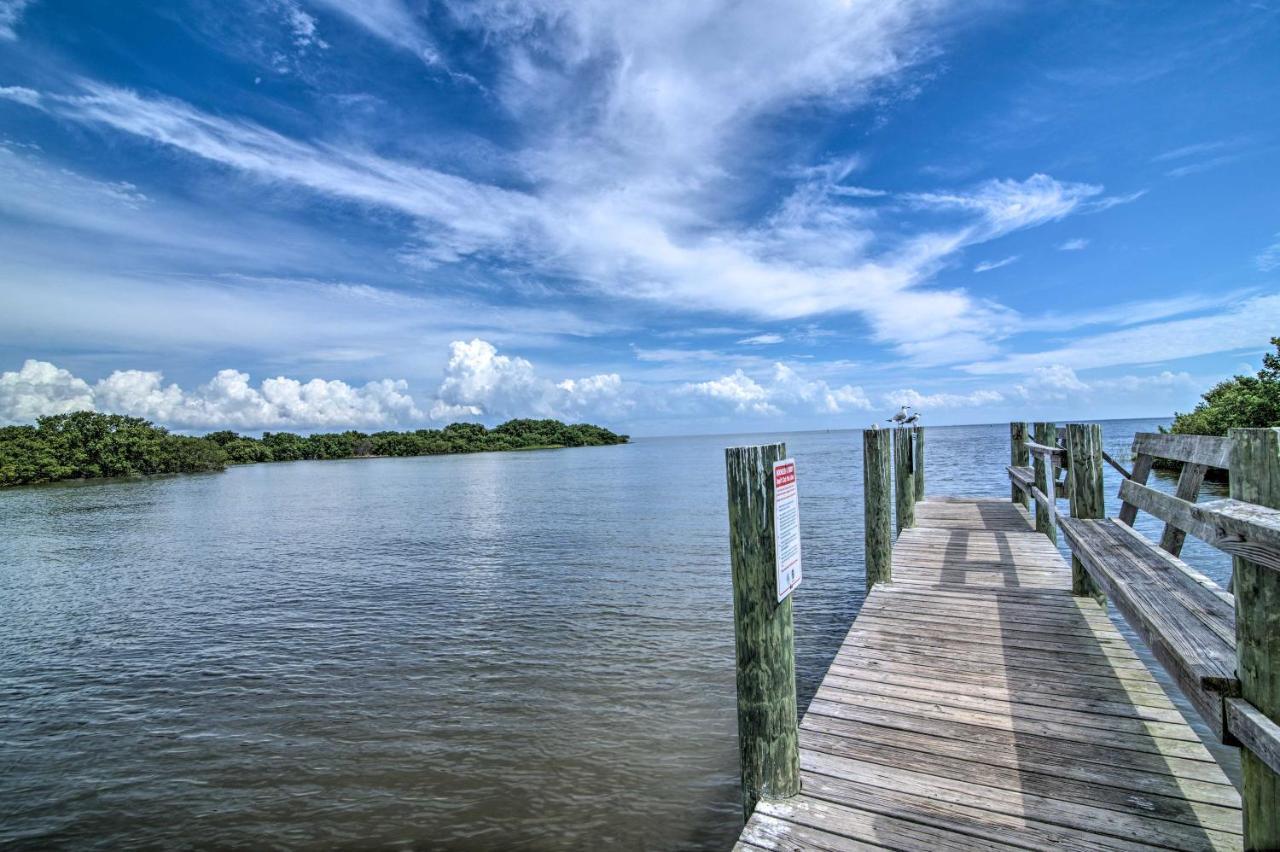 Beachfront Cedar Key Retreat With Pool Access! ภายนอก รูปภาพ