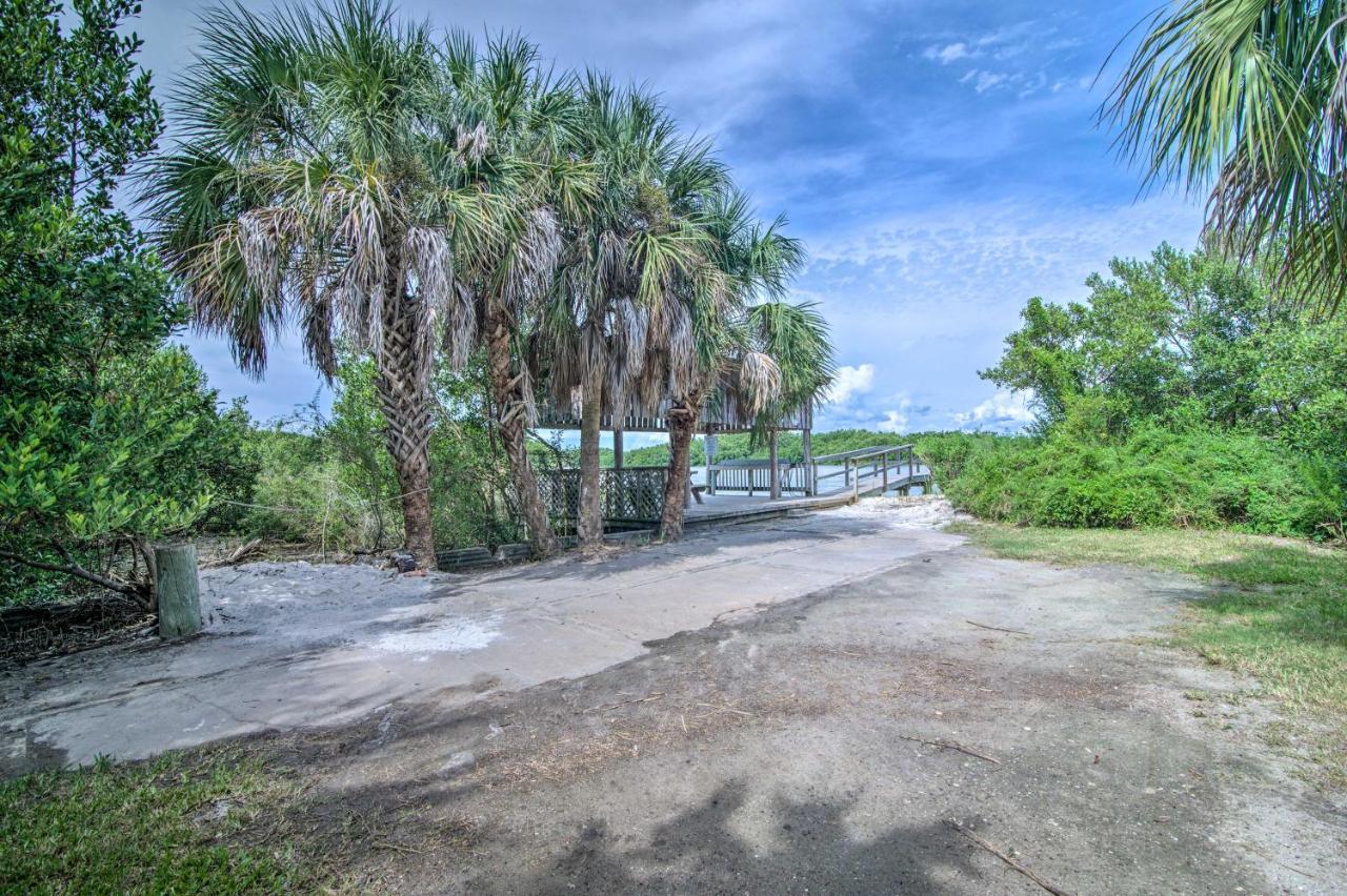 Beachfront Cedar Key Retreat With Pool Access! ภายนอก รูปภาพ