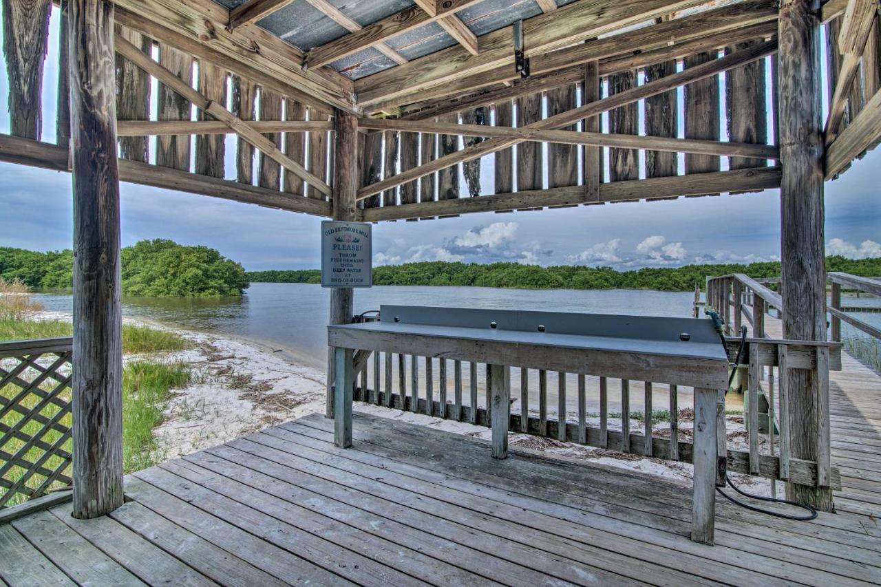 Beachfront Cedar Key Retreat With Pool Access! ภายนอก รูปภาพ