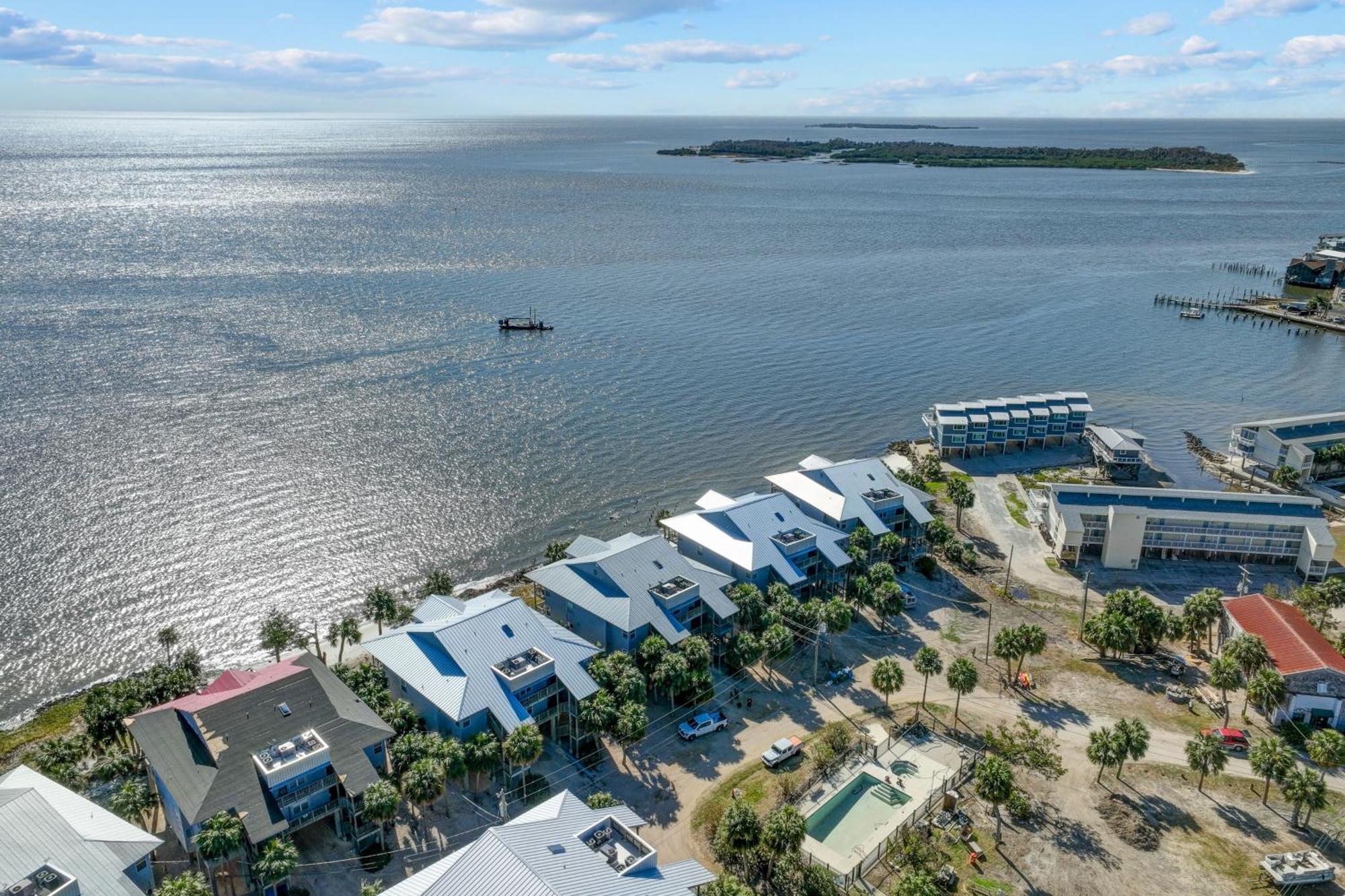 Beachfront Cedar Key Retreat With Pool Access! ภายนอก รูปภาพ