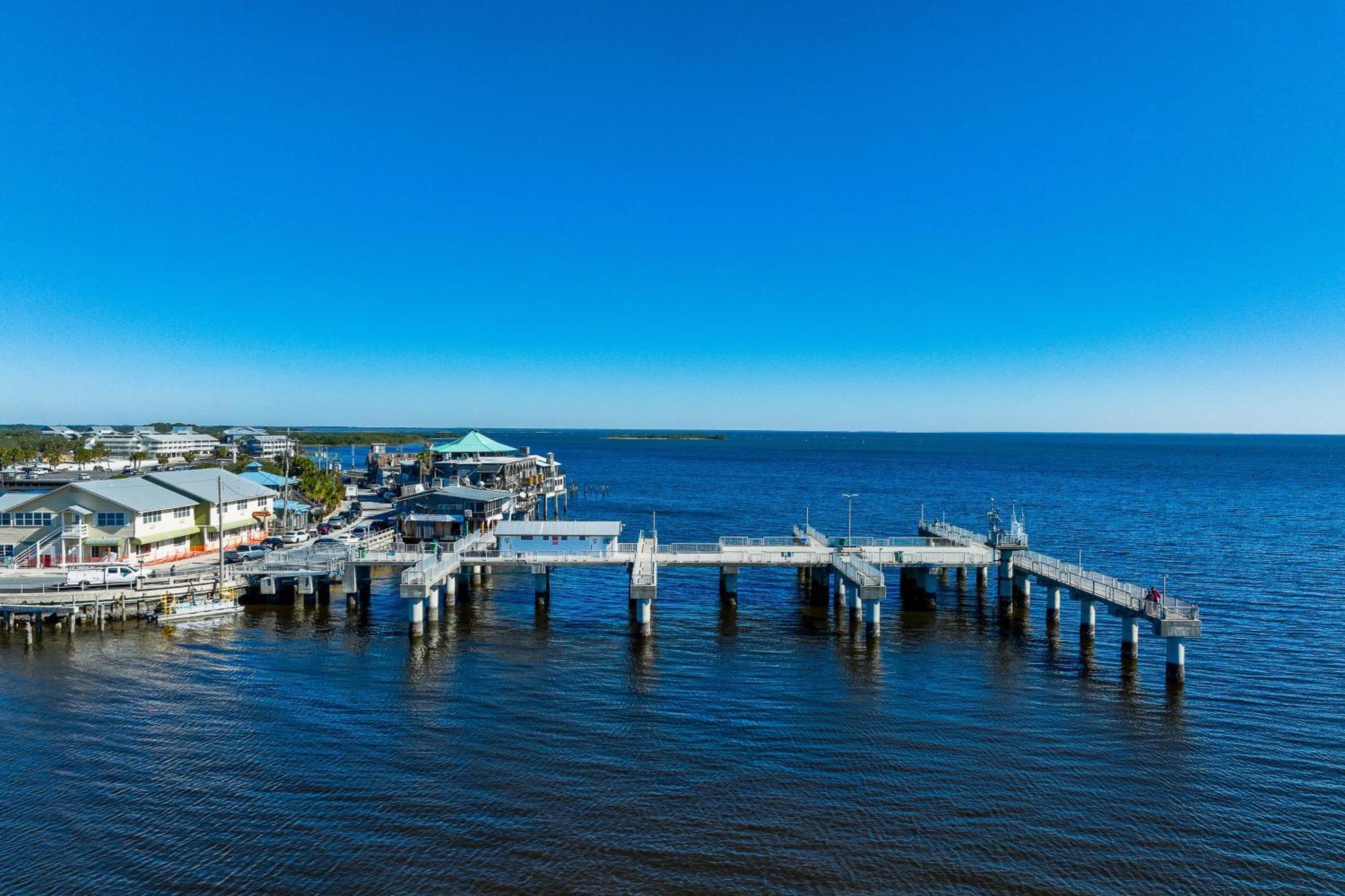 Beachfront Cedar Key Retreat With Pool Access! ภายนอก รูปภาพ