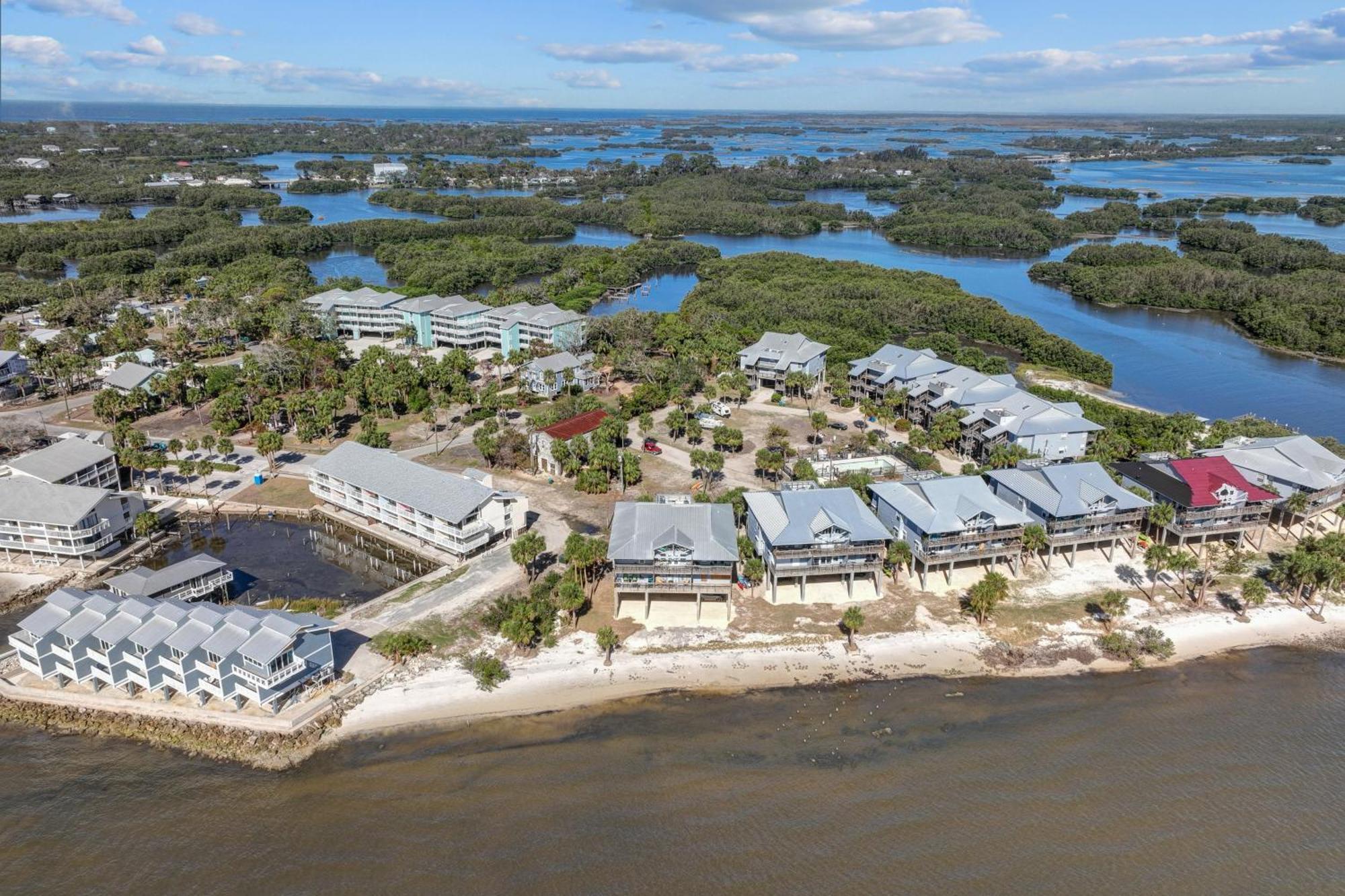 Beachfront Cedar Key Retreat With Pool Access! ภายนอก รูปภาพ