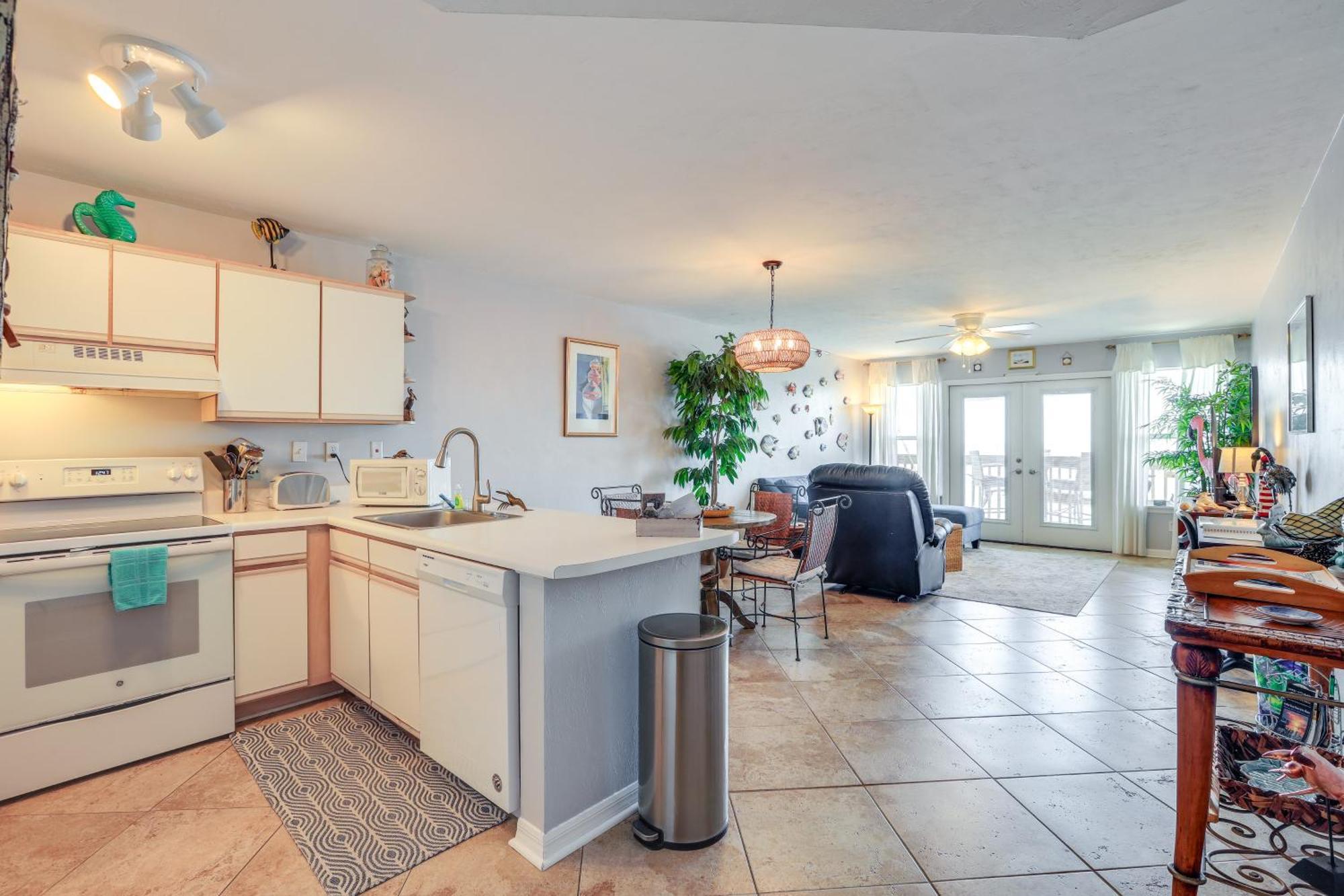 Beachfront Cedar Key Retreat With Pool Access! ภายนอก รูปภาพ